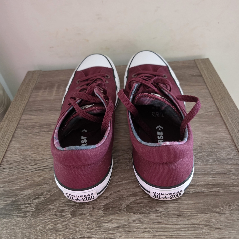 Converse Low Top Sneakers Size 10 - Picture 2 of 5